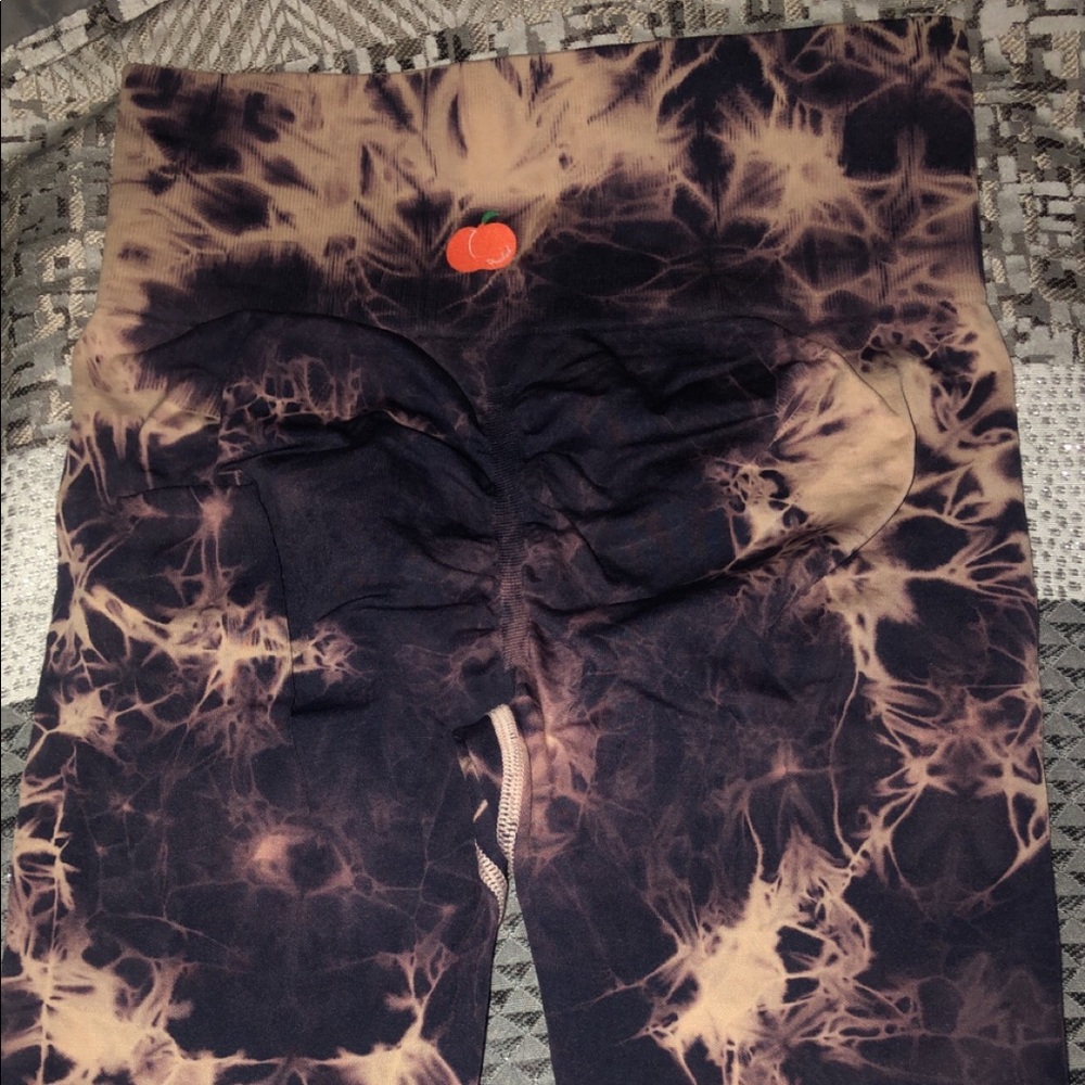 Peached by Nellie seamless tie dye